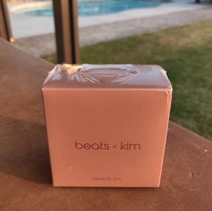 Beats Pro Fit Kim Kardashian Limited Edition
